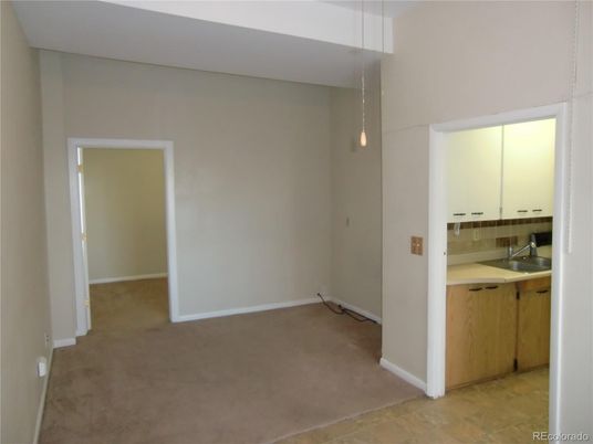 Empty room, Interior, Pendant Lights