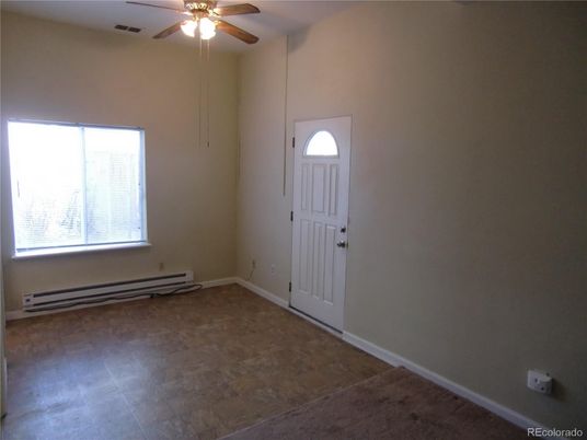 Empty room, Interior
