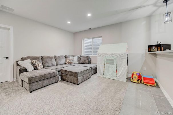 Interior, Living room, Pendant Lights, Recessed Lighting