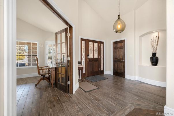 Interior, Pendant Lights, Wood Texture Flooring
