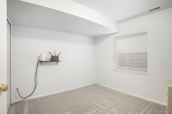 Empty room, Interior