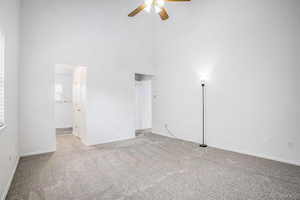 Empty room, Interior