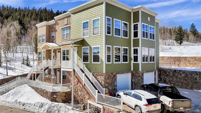 Exterior, Facade, Rowhouse
