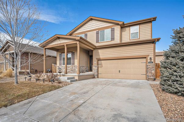 Attached, Exterior, Facade, American Craftsman