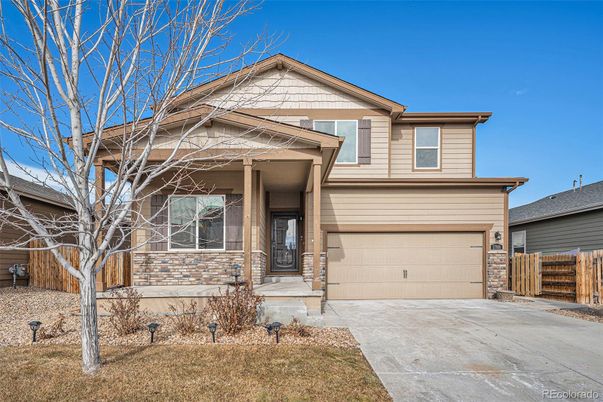 Attached, Exterior, Facade, American Craftsman