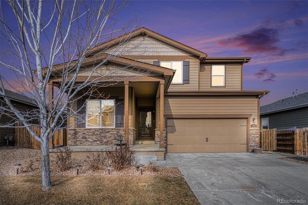 Attached, Exterior, Facade, American Craftsman