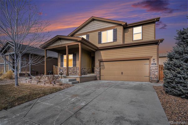 Attached, Exterior, Facade, American Craftsman