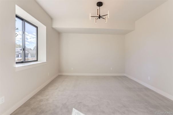 Empty room, Interior