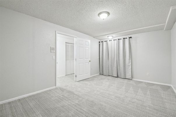 Empty room, Interior