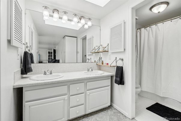 Bathroom, Dual Sink Vanities, Interior