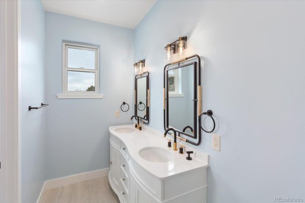 Bathroom, Dual Sink Vanities, Interior