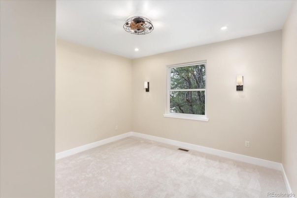 Empty room, Interior, Recessed Lighting