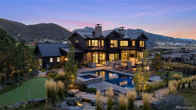 Exterior, Facade, Pool, Queen Anne Victorian