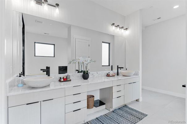 Bathroom, Dual Sink Vanities, Interior, Recessed Lighting
