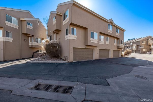 Attached, Exterior, Facade, Rowhouse