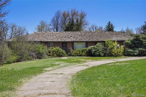 Exterior, Facade, Brick Facade, Ranch