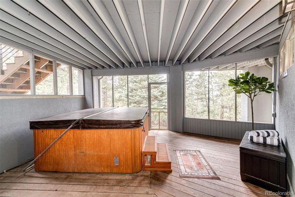 Hot Tub, Interior, Wood Texture Flooring
