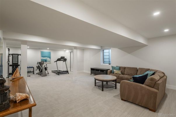 Fitness Equipment, Interior, Living room, Recessed Lighting