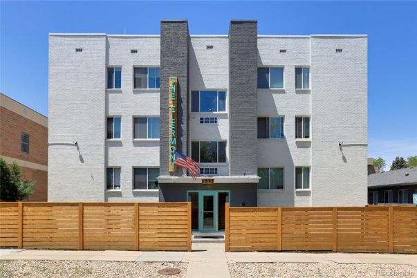 Exterior, Facade, Rowhouse