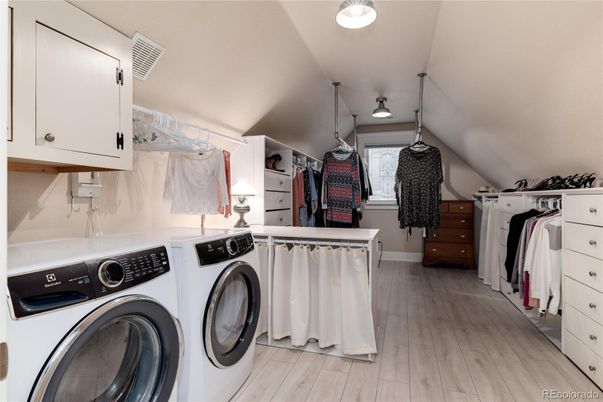 Interior, Washer, Wood Texture Flooring