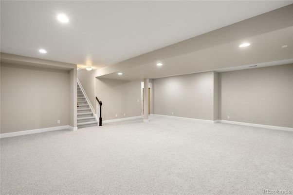 Empty room, Interior, Recessed Lighting