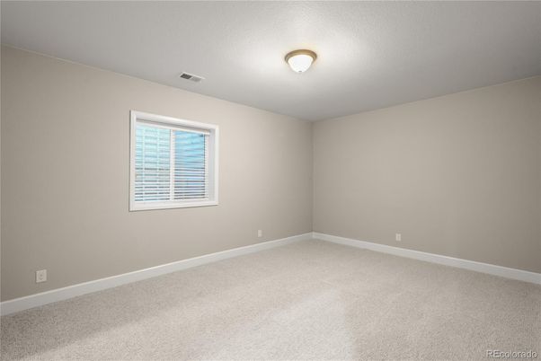 Empty room, Interior