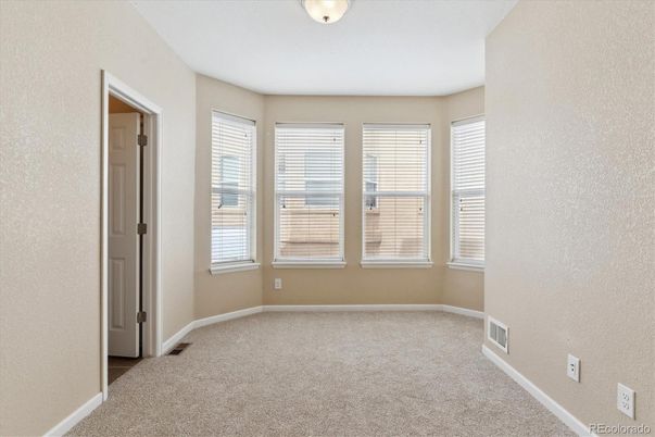 Empty room, Interior