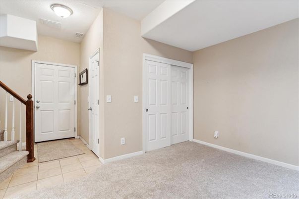 Empty room, Interior