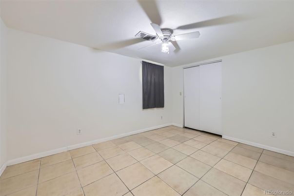 Empty room, Interior