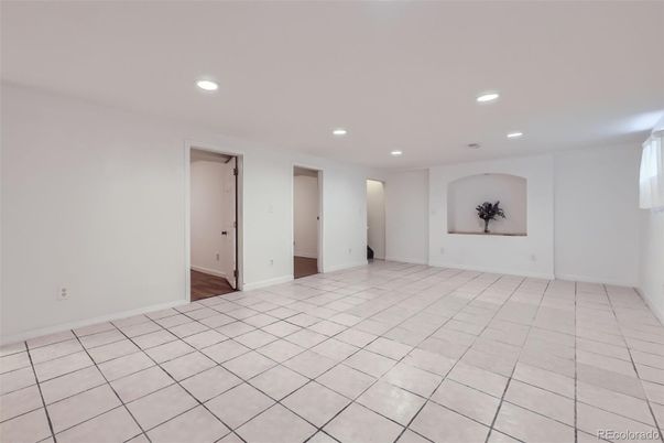 Empty room, Interior, Recessed Lighting