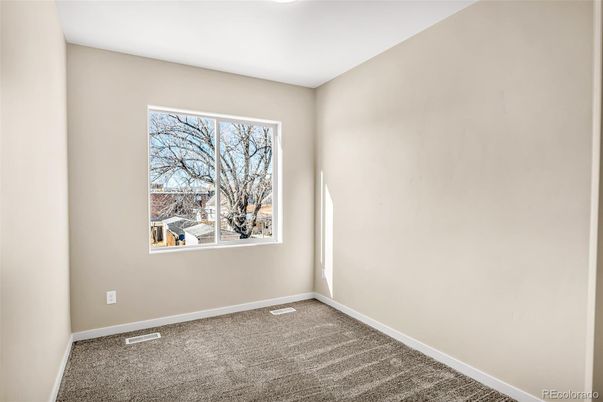 Empty room, Interior