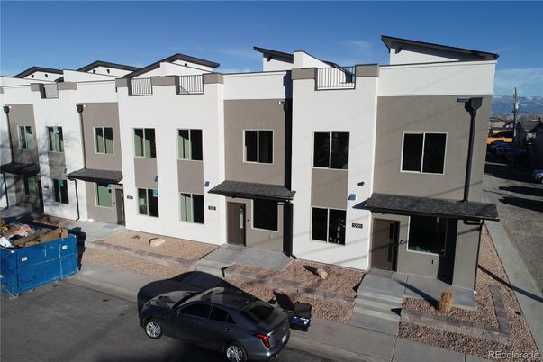 Exterior, Facade, Modern