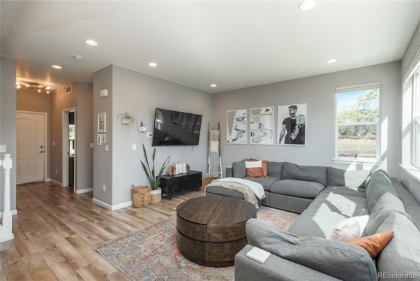 Interior, Living room, Recessed Lighting, Wood Texture Flooring