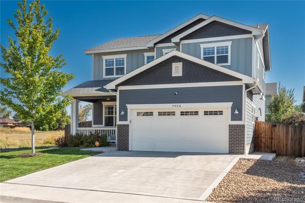 Attached, Exterior, Facade, American Craftsman