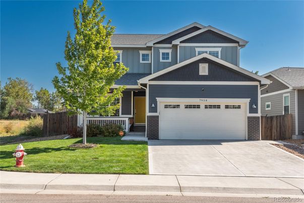 Attached, Exterior, Facade, American Craftsman