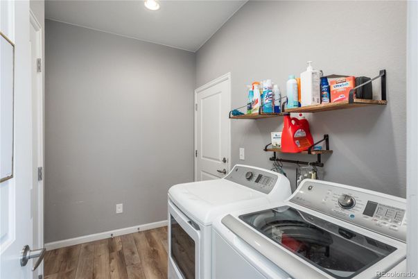 Interior, Recessed Lighting, Washer, Wood Texture Flooring
