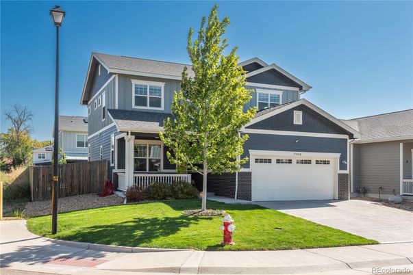 Attached, Exterior, Facade, American Craftsman
