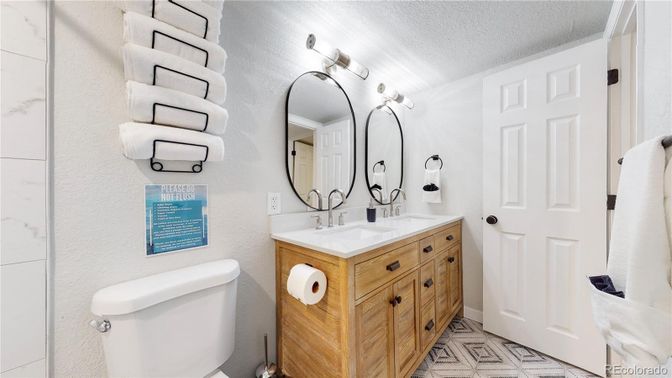 Bathroom, Dual Sink Vanities, Interior