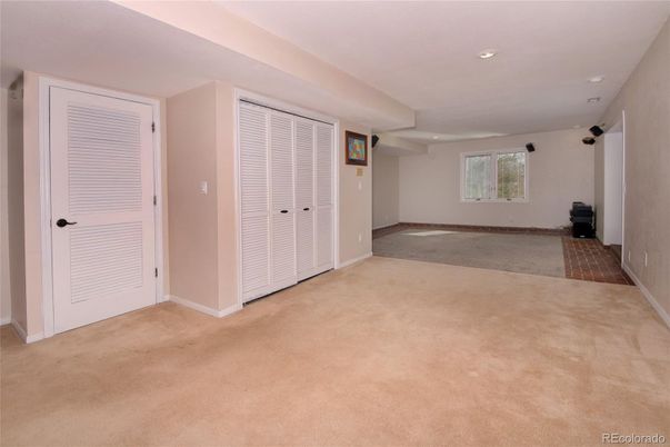 Empty room, Interior, Recessed Lighting