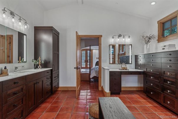 Bathroom, Dual Sink Vanities, Interior, Recessed Lighting