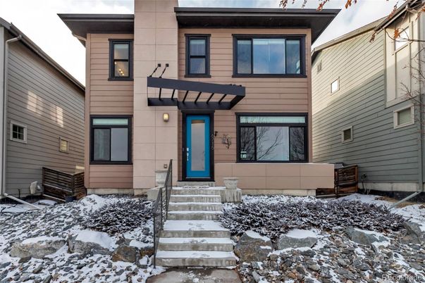 Exterior, Facade, Rowhouse