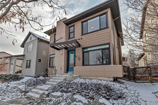 Exterior, Facade, Modern