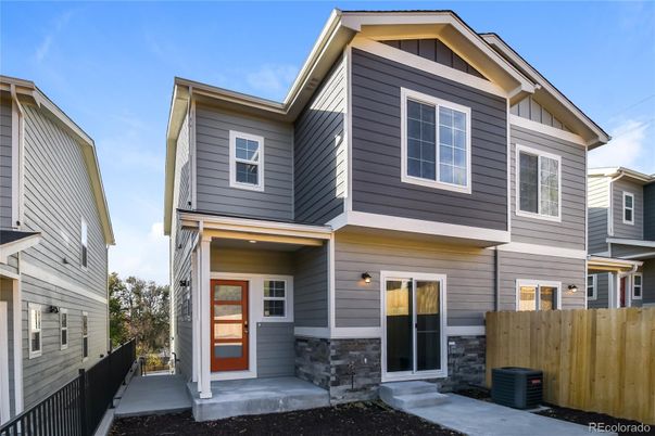 Exterior, Facade, Rowhouse