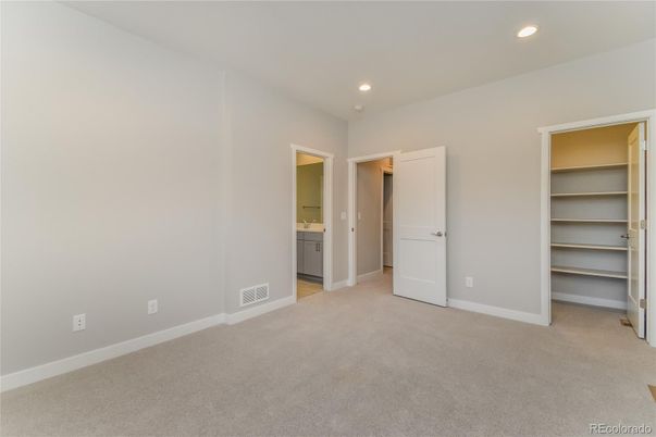 Empty room, Interior, Recessed Lighting