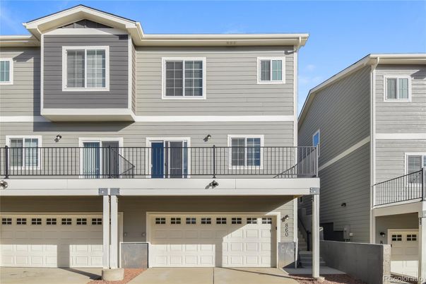 Attached, Exterior, Facade, Rowhouse
