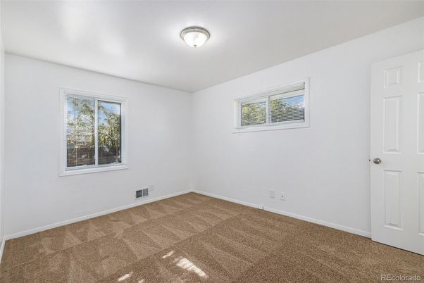Empty room, Interior