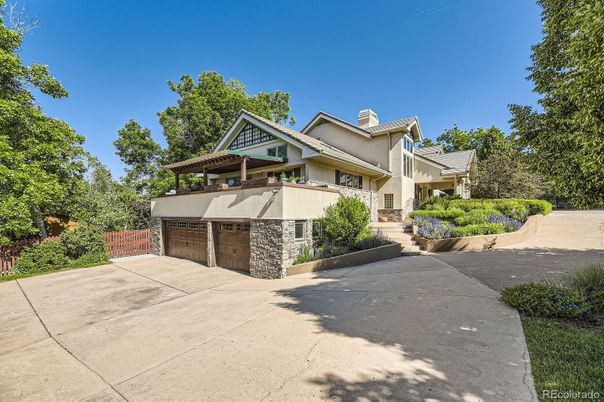 Attached, Exterior, Facade, Mediterranean