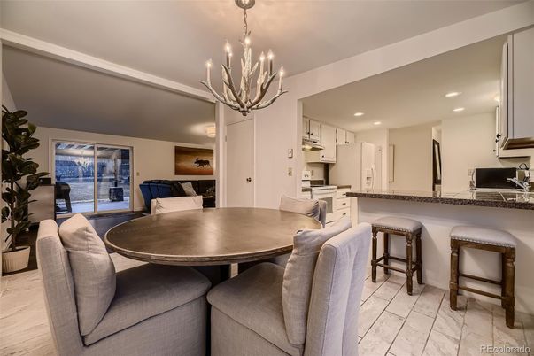 Chandelier, Dining room, Interior, Kitchen, Marble, Pendant Lights, Recessed Lighting
