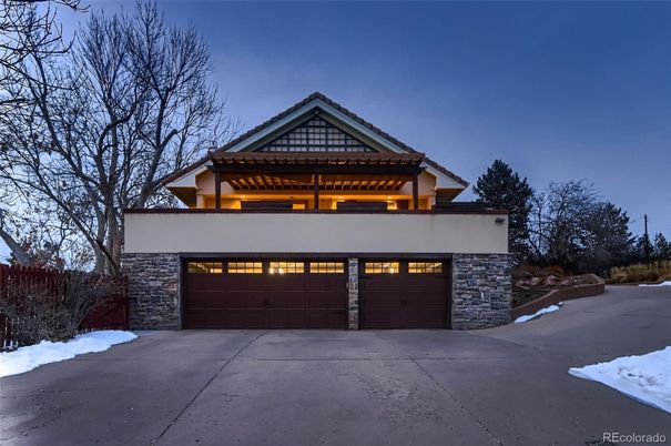 Attached, Exterior, Facade, American Craftsman