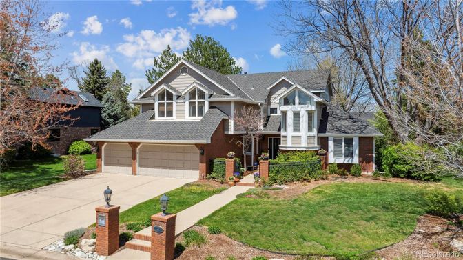 Attached, Exterior, Facade, Brick Facade, Queen Anne Victorian